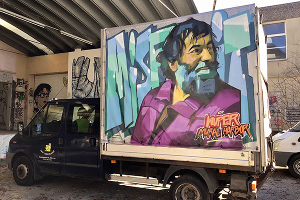 Trödlerbus - mit Graffiti Obdachlosigkeit sichtbar machen